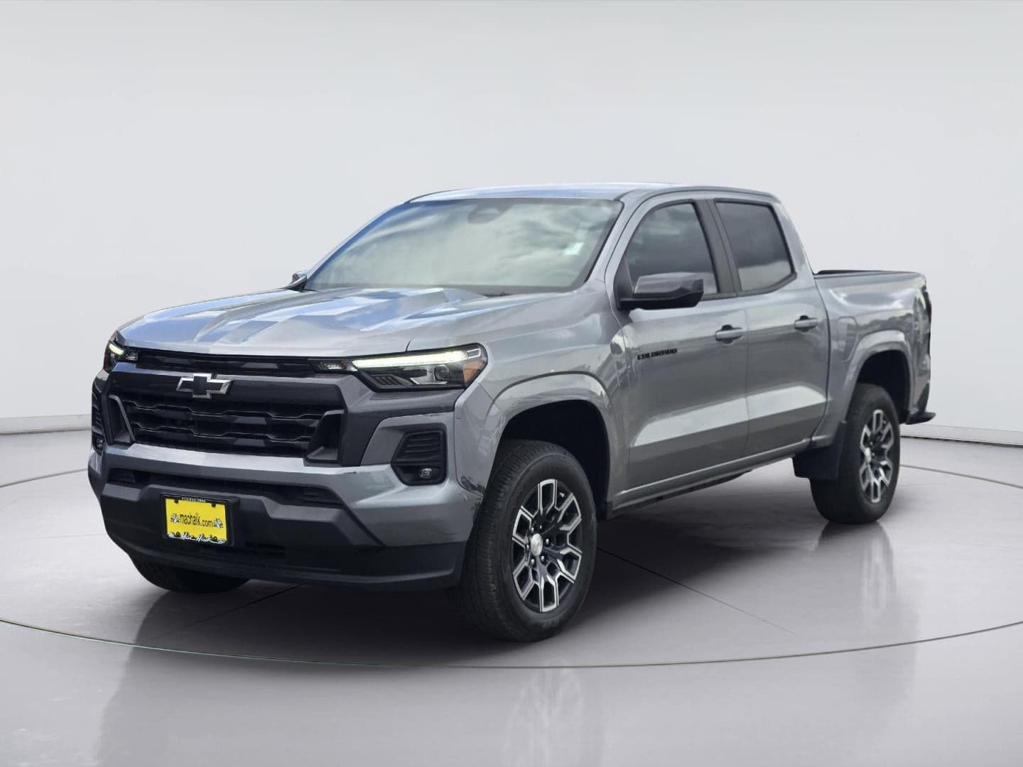 2024 Chevrolet Colorado 2WD LT — photo 1 of 60