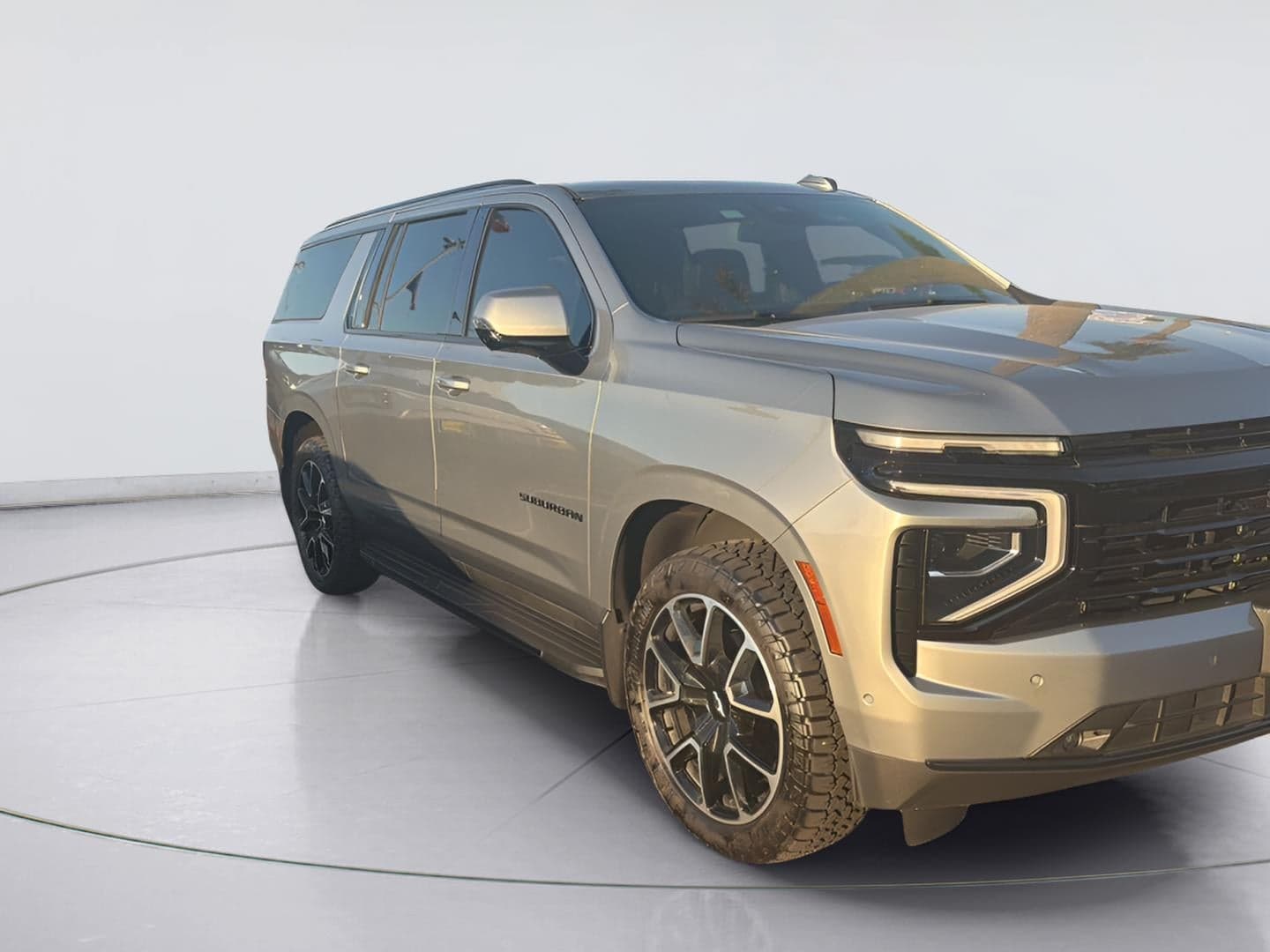 2025 Chevrolet Suburban RST — photo 1 of 3