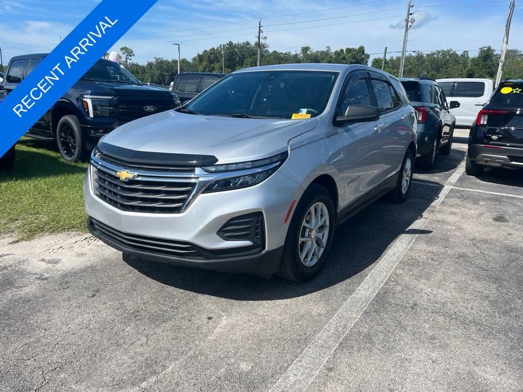 2022 Chevrolet Equinox LS — photo 1 of 14