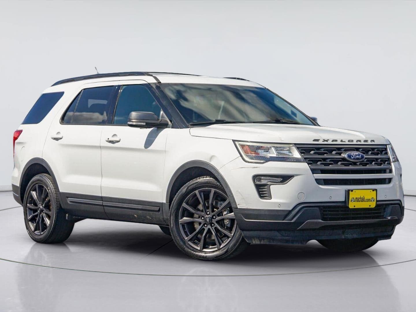 2018 Ford Explorer XLT — photo 1 of 33