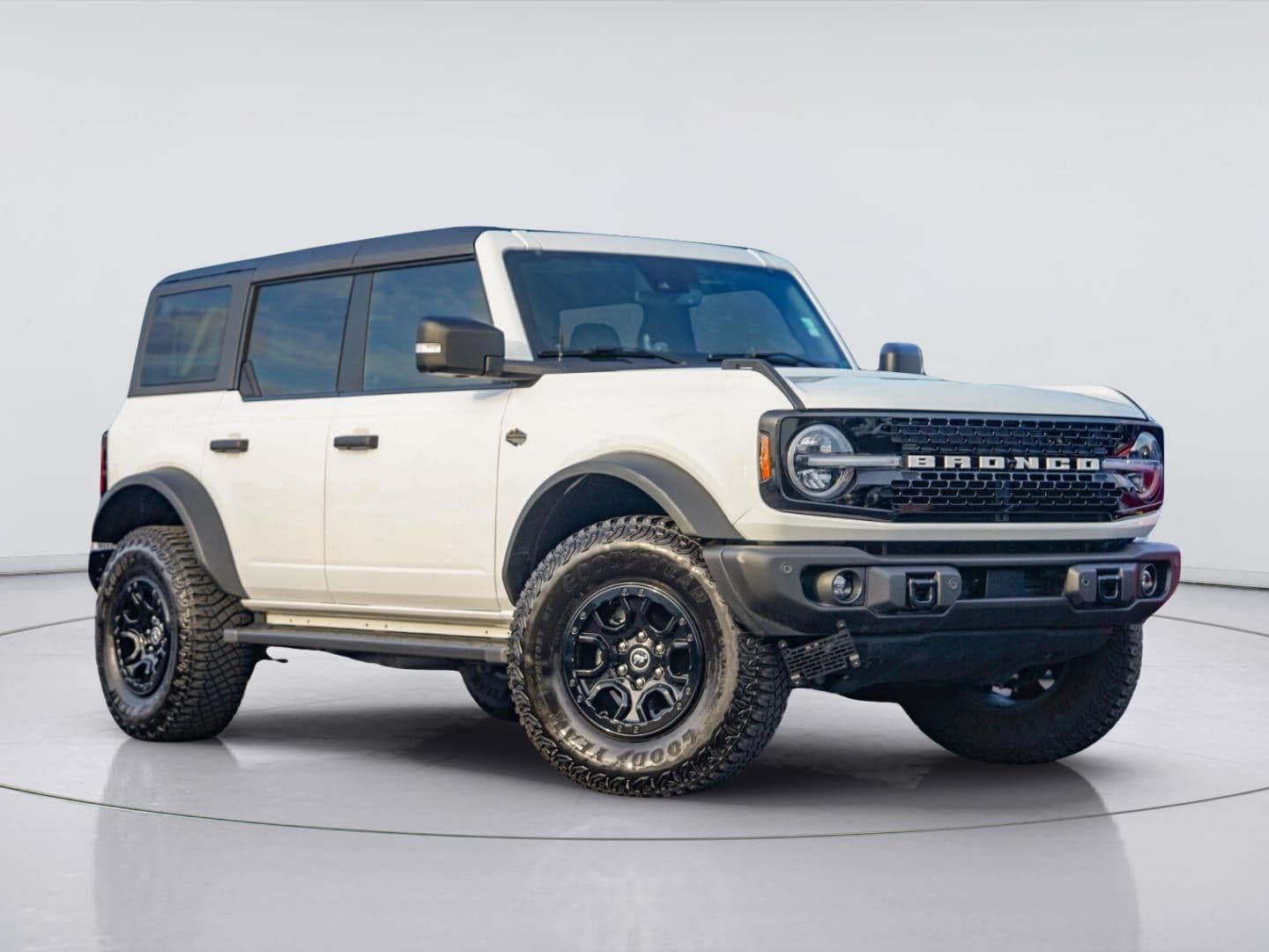 2023 Ford Bronco Wildtrak — photo 1 of 31