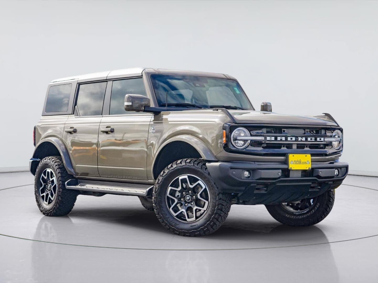 2025 Ford Bronco Outer Banks — photo 1 of 5
