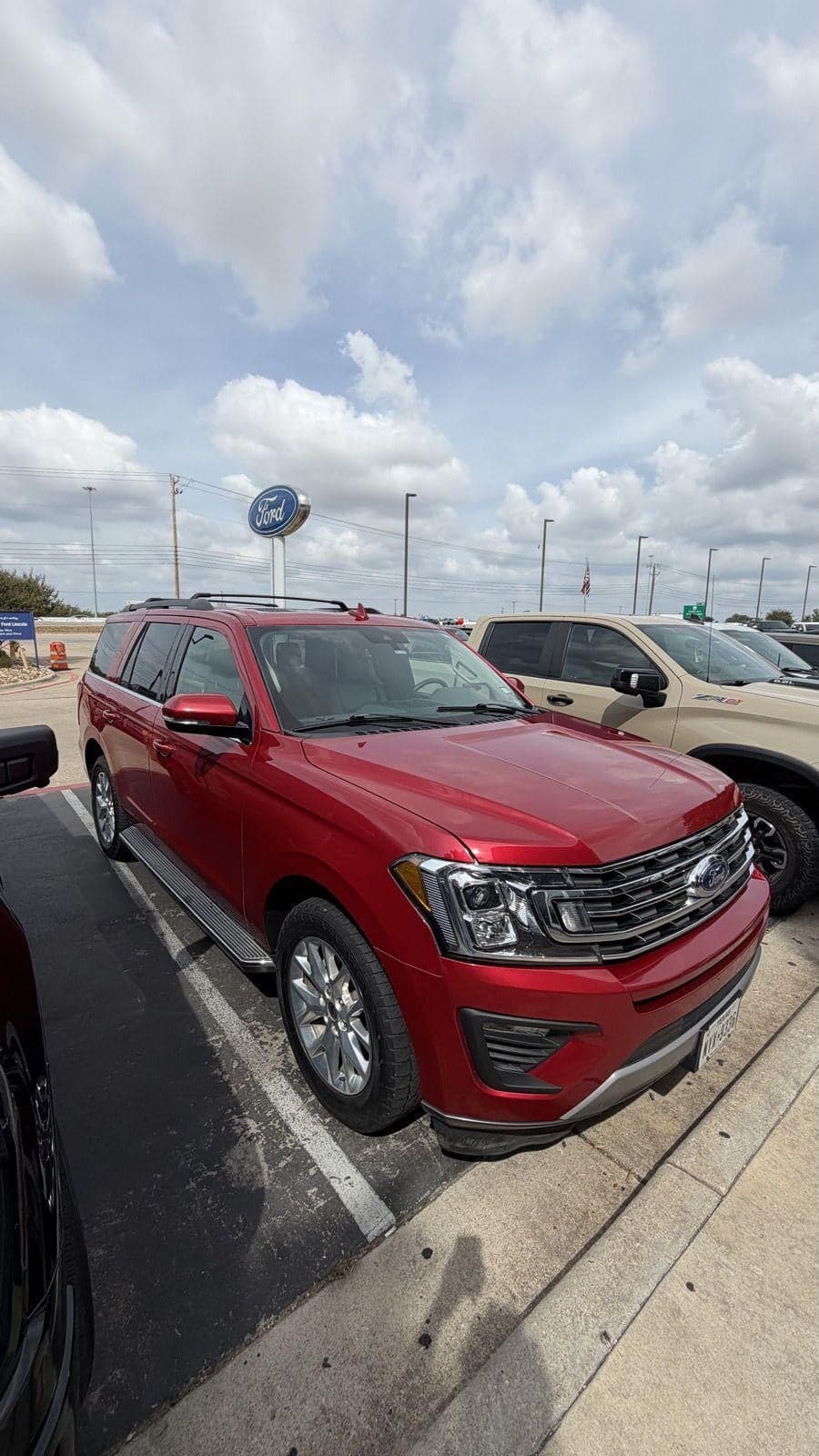 2020 Ford Expedition XLT — photo 1 of 5
