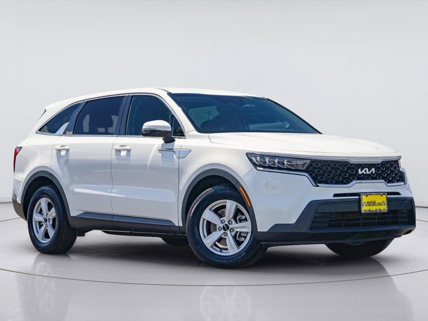 2023 Kia Sorento LX — photo 1 of 31