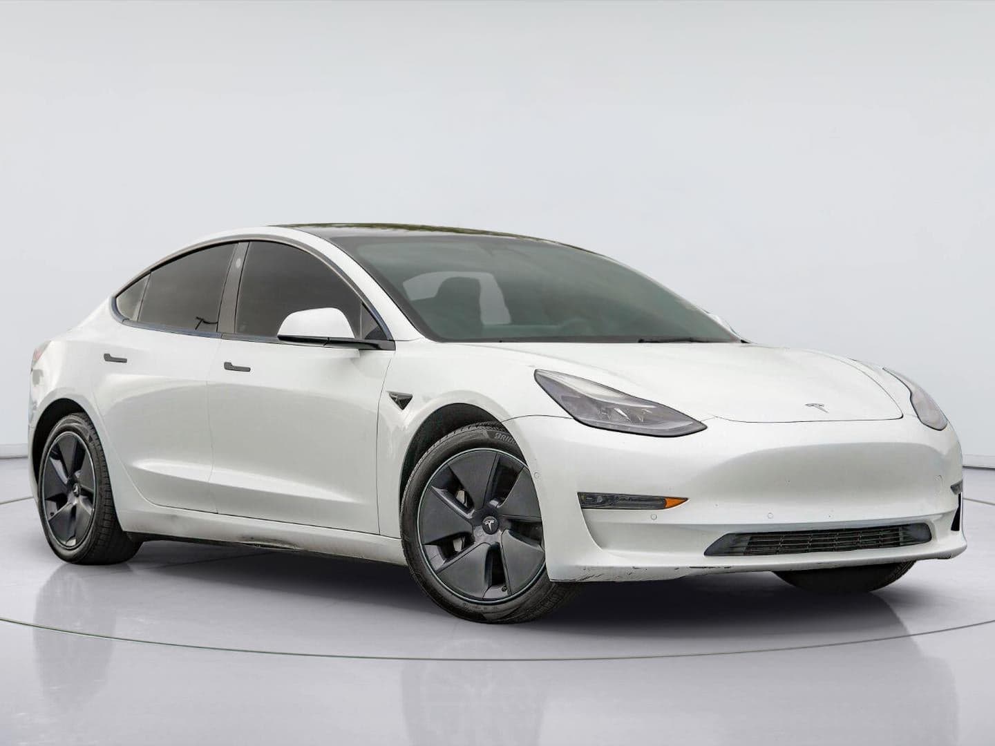 2021 Tesla Model 3 Standard Range Plus — photo 1 of 5