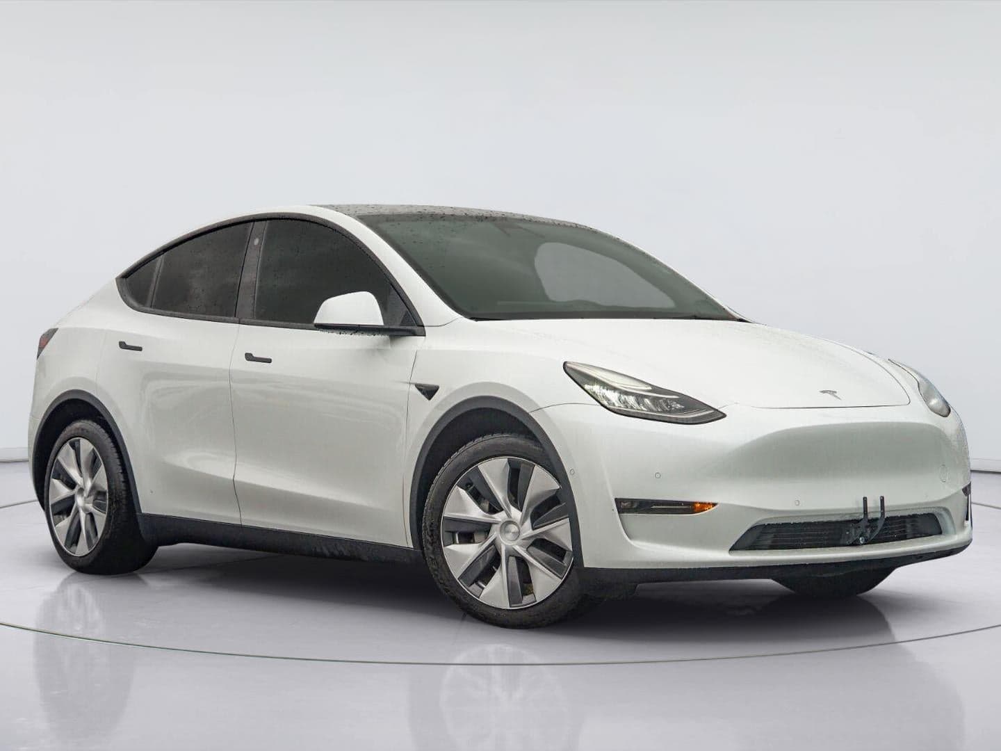 2021 Tesla Model Y Long Range — photo 1 of 32