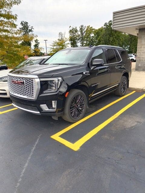 2022 GMC Yukon Denali — photo 1 of 5