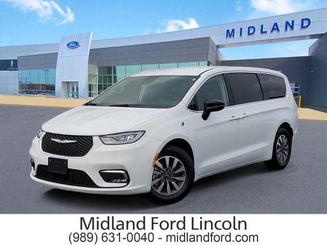 2024 Chrysler Pacifica Hybrid Select — photo 1 of 51