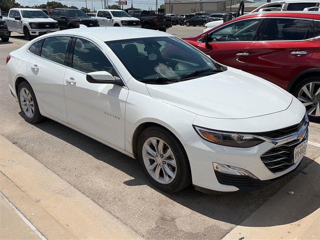 2023 Chevrolet Malibu LT — photo 1 of 3