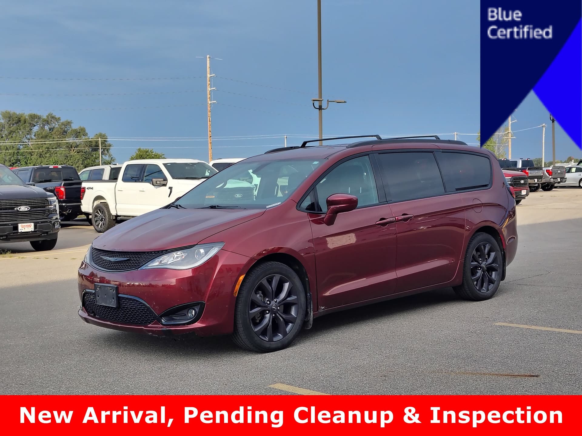 2019 Chrysler Pacifica Touring L — photo 1 of 17
