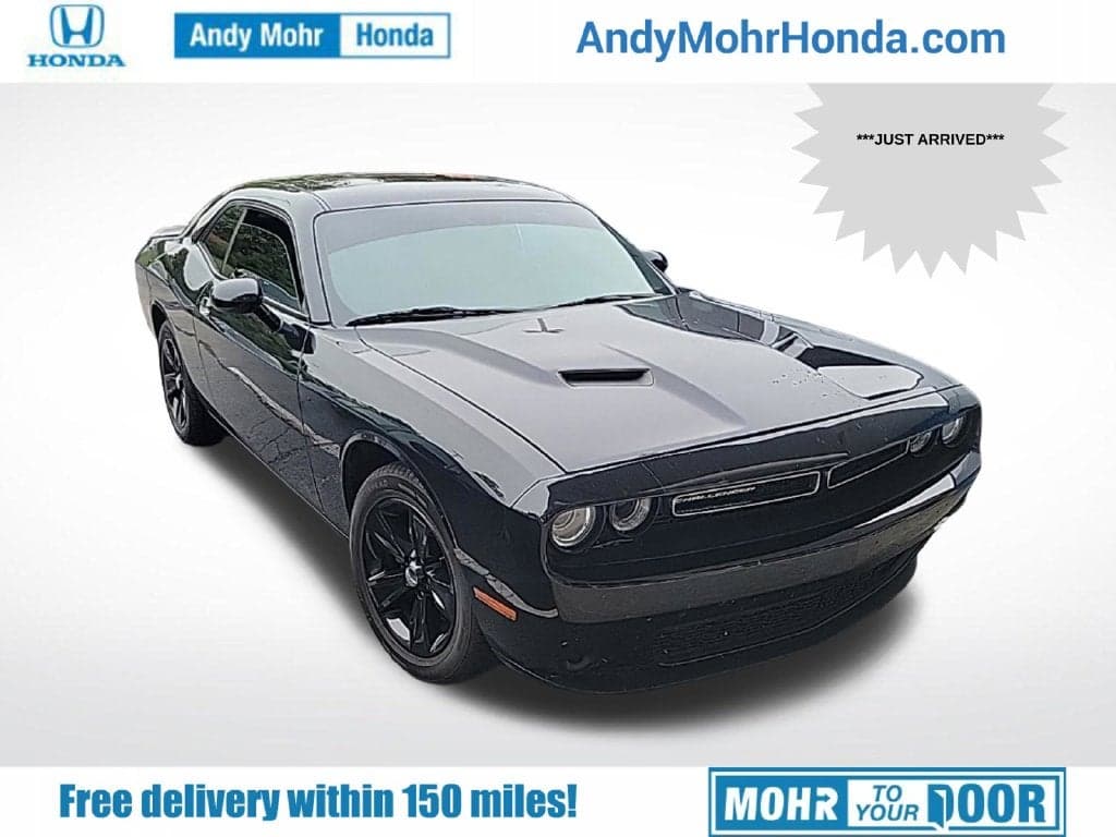 2018 Dodge Challenger SXT — photo 1 of 29