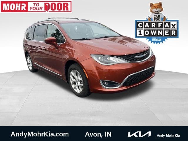 2018 Chrysler Pacifica Touring L — photo 1 of 48