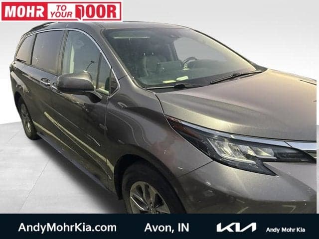 2023 Toyota Sienna XLE — photo 1 of 5