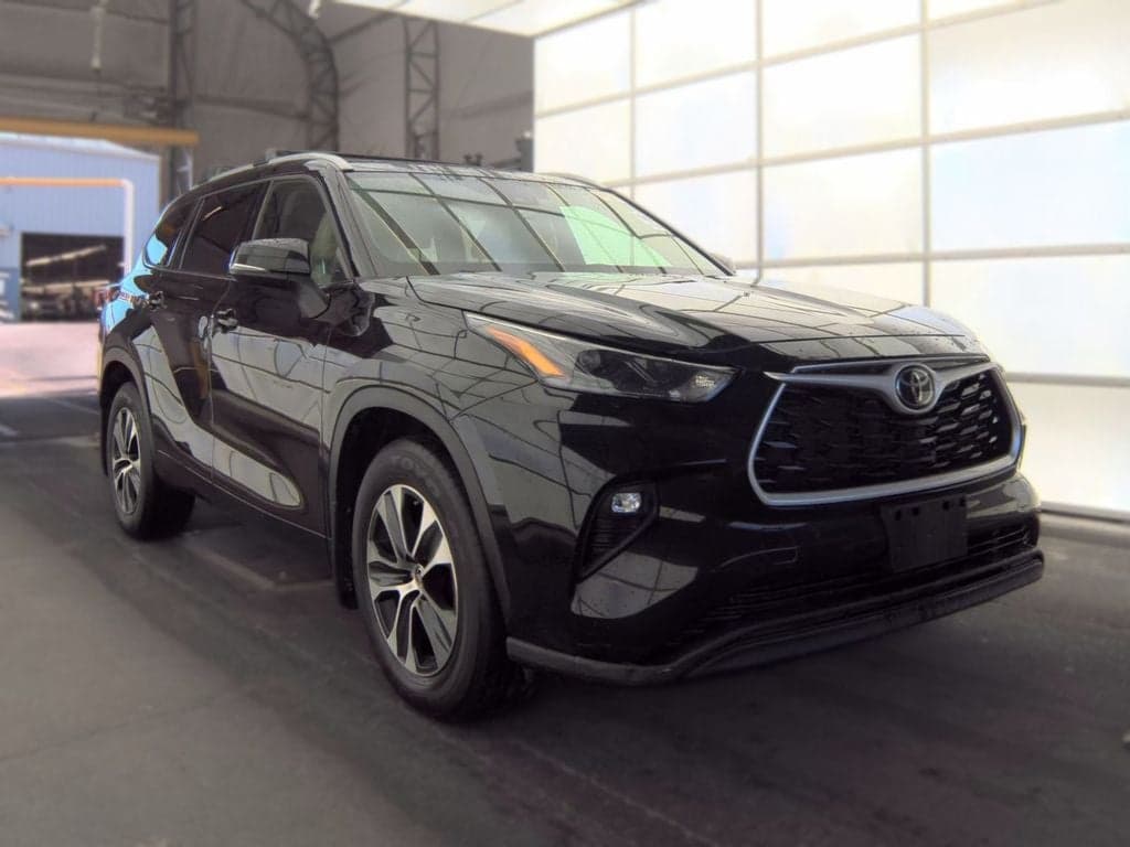 2022 Toyota Highlander XLE — photo 1 of 5