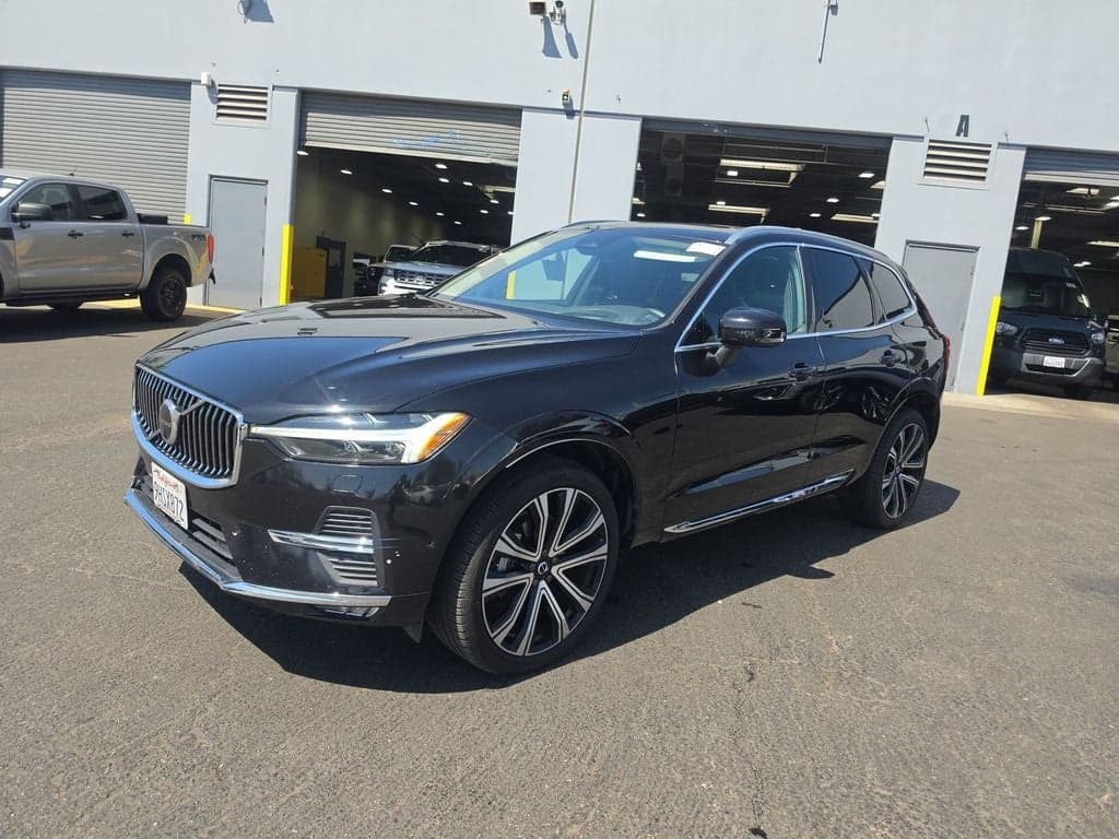 2023 Volvo XC60 B5 Ultimate Bright Theme — photo 1 of 5