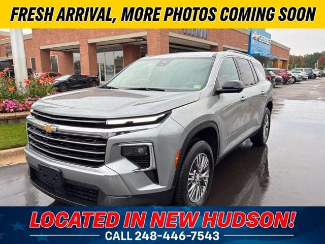 2024 Chevrolet Traverse Base — photo 1 of 18