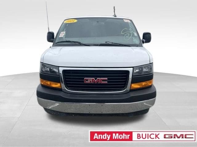 2025 GMC Savana Cargo Van Base — photo 1 of 16