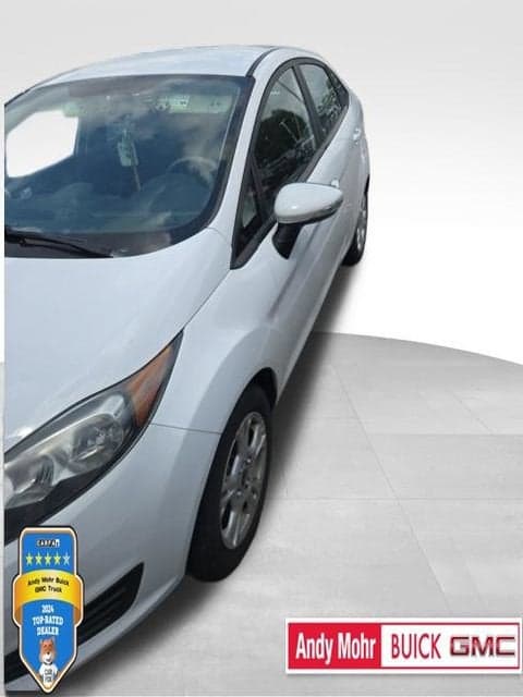 2015 Ford Fiesta SE — photo 1 of 14