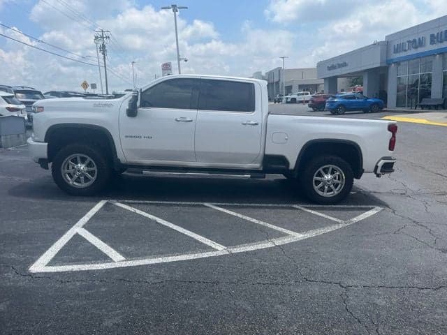 2022 Chevrolet Silverado 2500HD 4WD Crew Cab Standard Bed High Country — photo 1 of 2