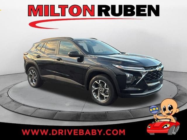 2025 Chevrolet Trax FWD LT — photo 1 of 24
