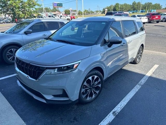 2024 Kia Carnival EX — photo 1 of 4