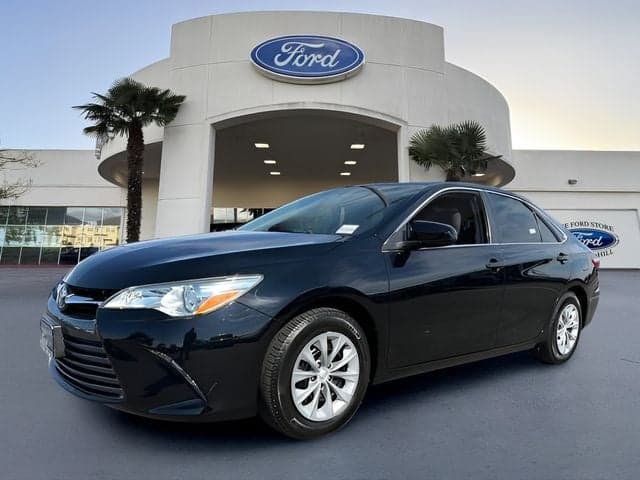 2016 Toyota Camry LE — photo 1 of 24