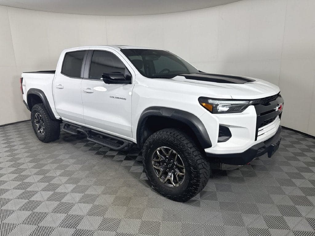 2024 Chevrolet Colorado Base — photo 1 of 5