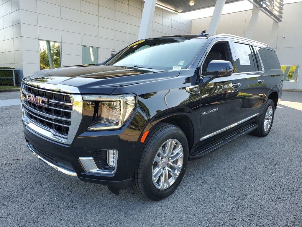 2023 GMC Yukon XL SLT — photo 1 of 5