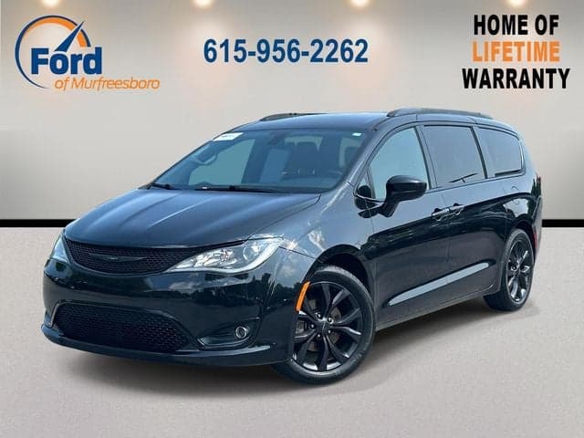 2020 Chrysler Pacifica Touring L — photo 1 of 47