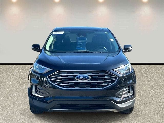 2022 Ford Edge Titanium — photo 1 of 5