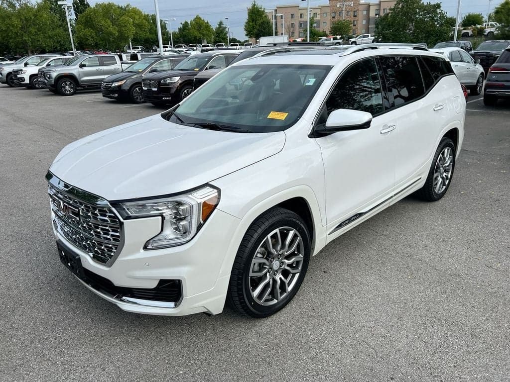 2023 GMC Terrain Denali — photo 1 of 18