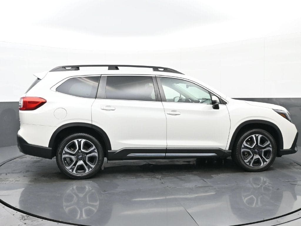 2023 Subaru Ascent Limited — photo 1 of 5