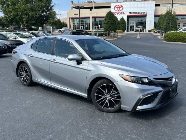 2024 Toyota Camry SE — photo 1 of 5