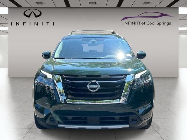 2025 Nissan Pathfinder Platinum — photo 1 of 5