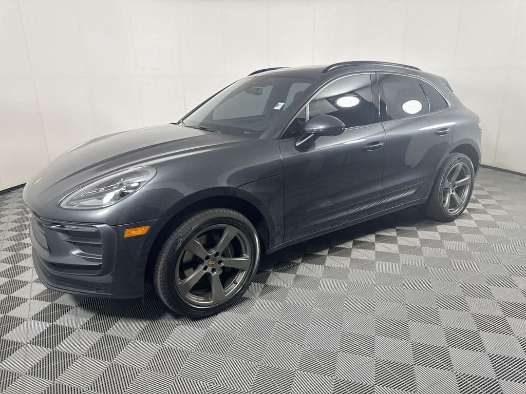 2022 Porsche Macan Base — photo 1 of 28