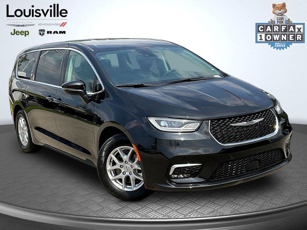 2023 Chrysler Pacifica Touring L — photo 1 of 38