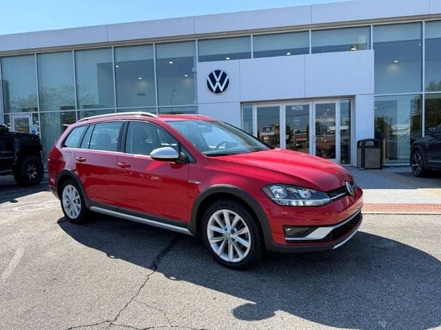 2019 Volkswagen Golf Alltrack TSI S 4Motion — photo 1 of 30