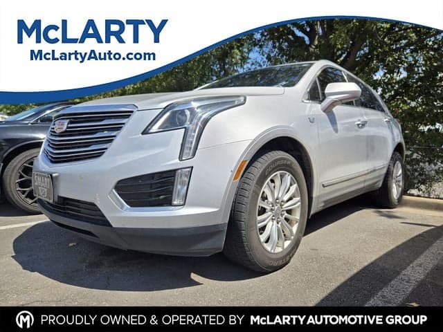 2017 Cadillac XT5 FWD — photo 1 of 11