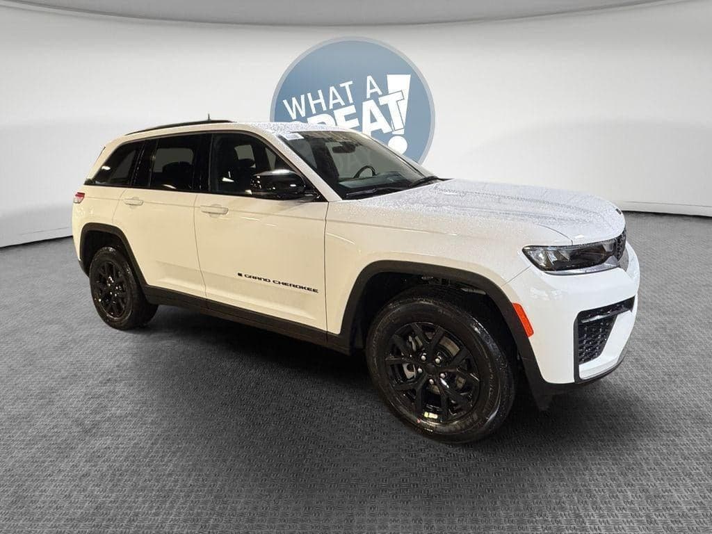 2026 Jeep Grand Cherokee Altitude — photo 1 of 32