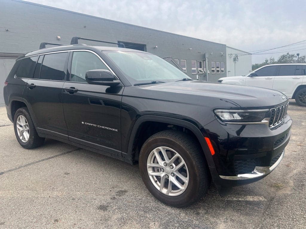 2023 Jeep Grand Cherokee L Laredo — photo 1 of 5
