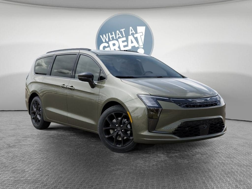 2027 Chrysler Pacifica Limited — photo 1 of 26