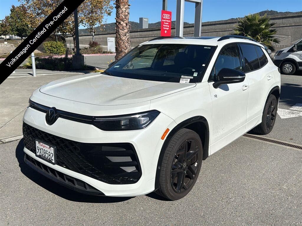 2026 Volkswagen Tiguan SE R-Line Black — photo 1 of 5