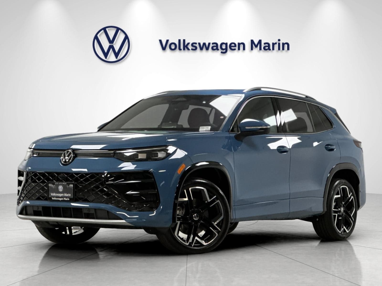 2027 Volkswagen Tiguan SEL R-Line Turbo — photo 1 of 5