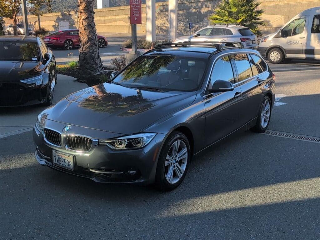 2017 BMW 3 Series 330i xDrive — photo 1 of 5