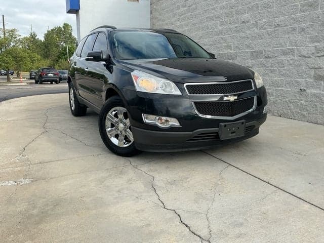 2011 Chevrolet Traverse LT 1LT — photo 1 of 19