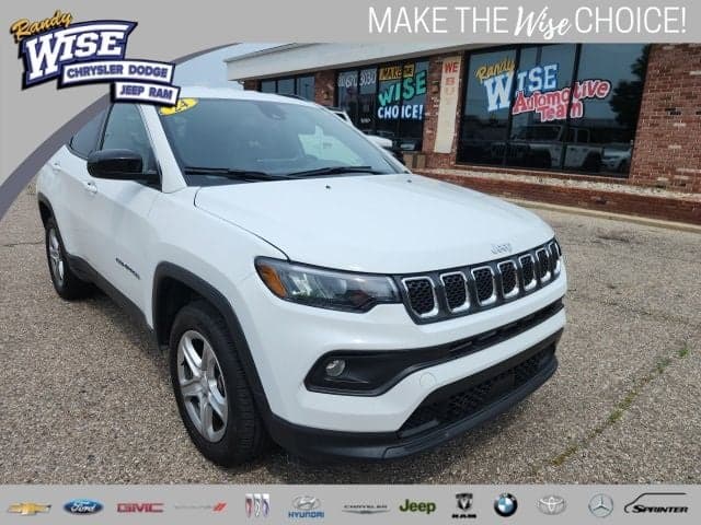 2024 Jeep Compass Latitude — photo 1 of 44