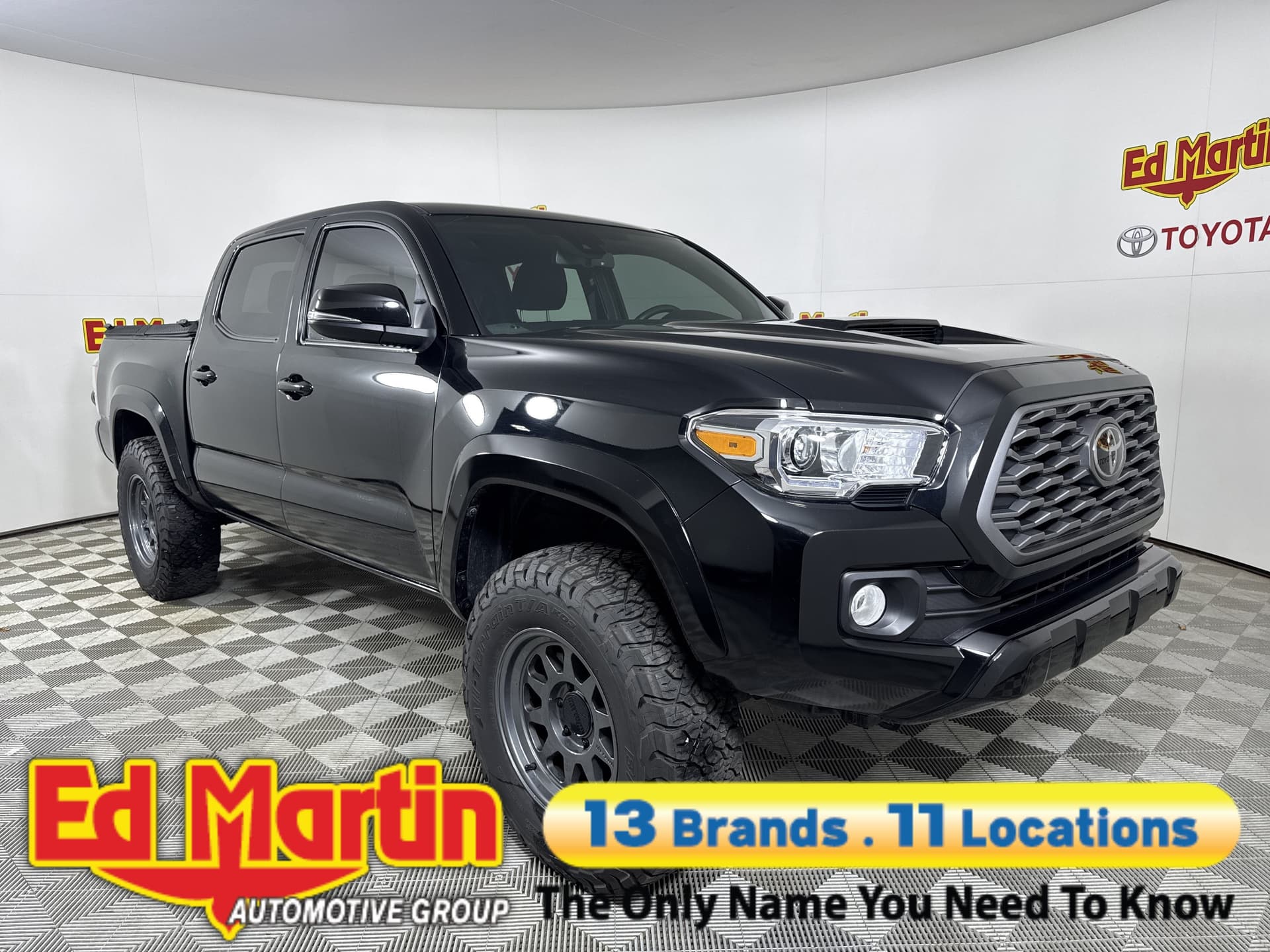 2023 Toyota Tacoma TRD Sport — photo 1 of 36