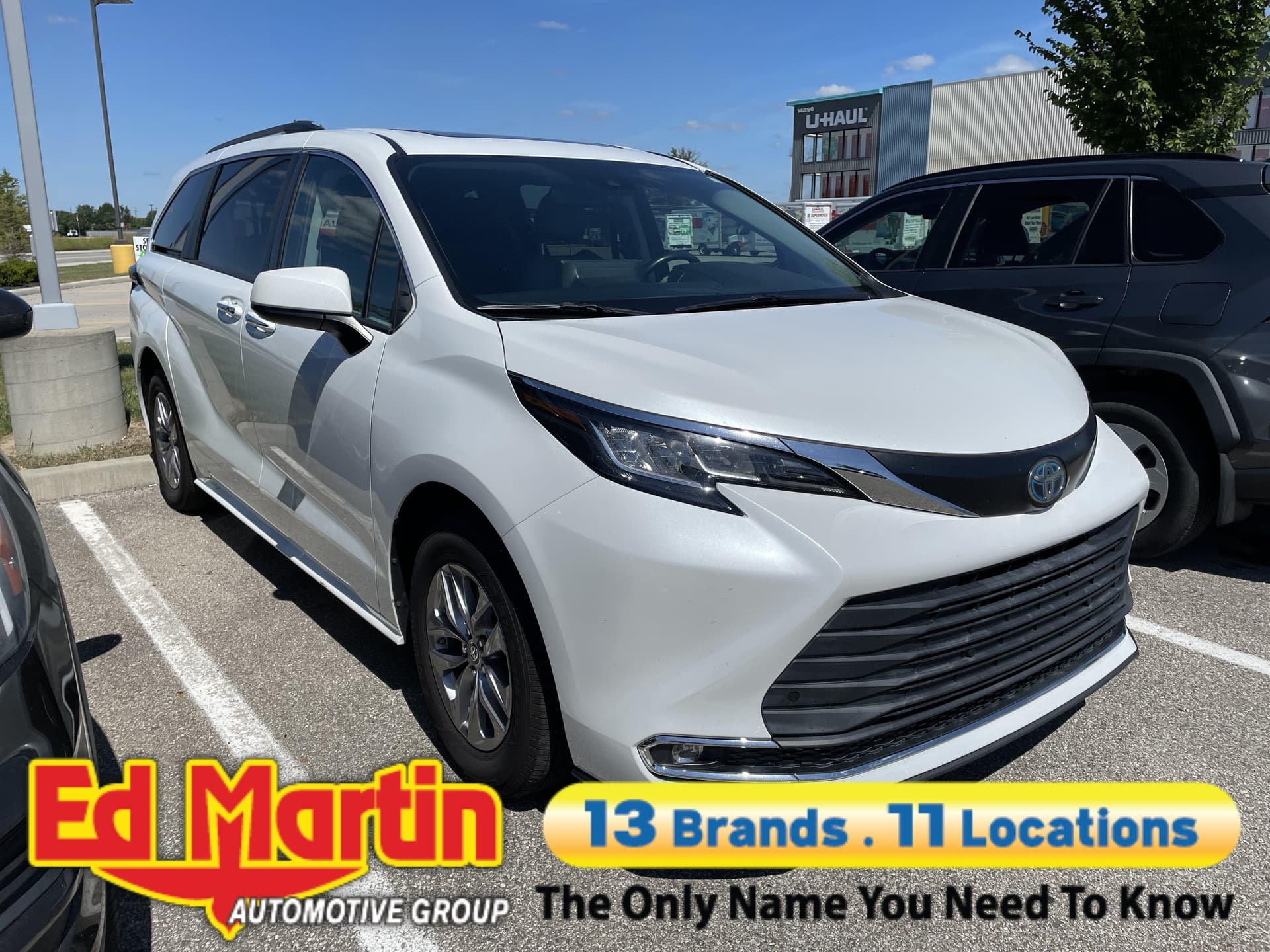 2022 Toyota Sienna XLE — photo 1 of 7