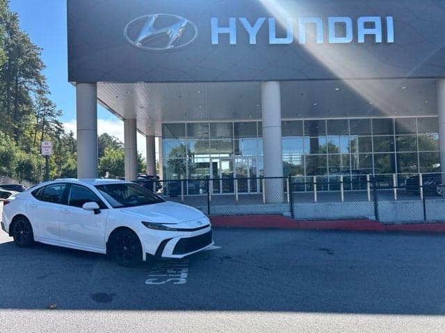 2026 Toyota Camry SE — photo 1 of 5