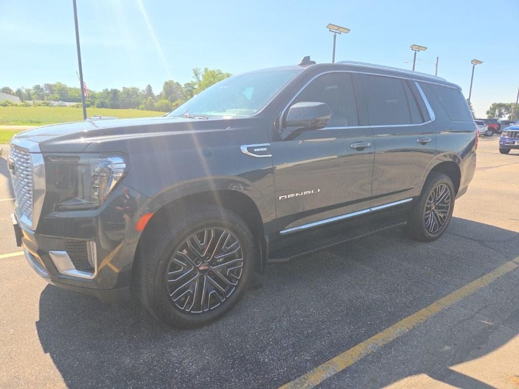 2021 GMC Yukon Denali — photo 1 of 8
